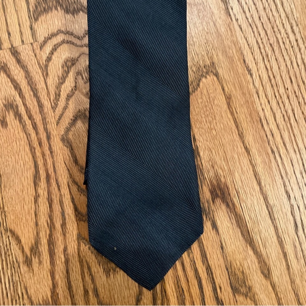 Men’s tie, dark gray-blue.